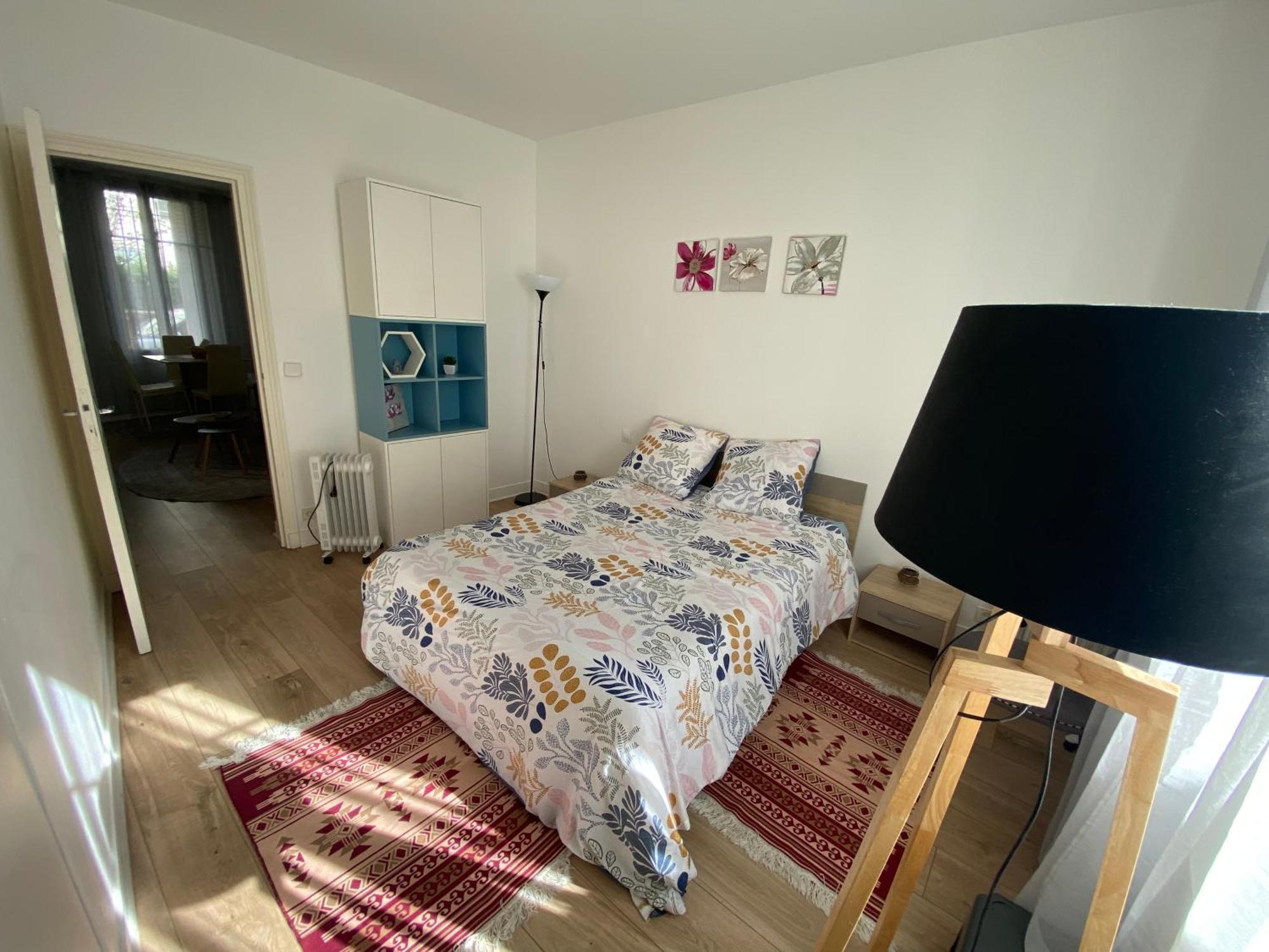 Superbe Appartement Aux Portes De Paris Avec Terrasse Le Kremlin-Bicetre Luaran gambar