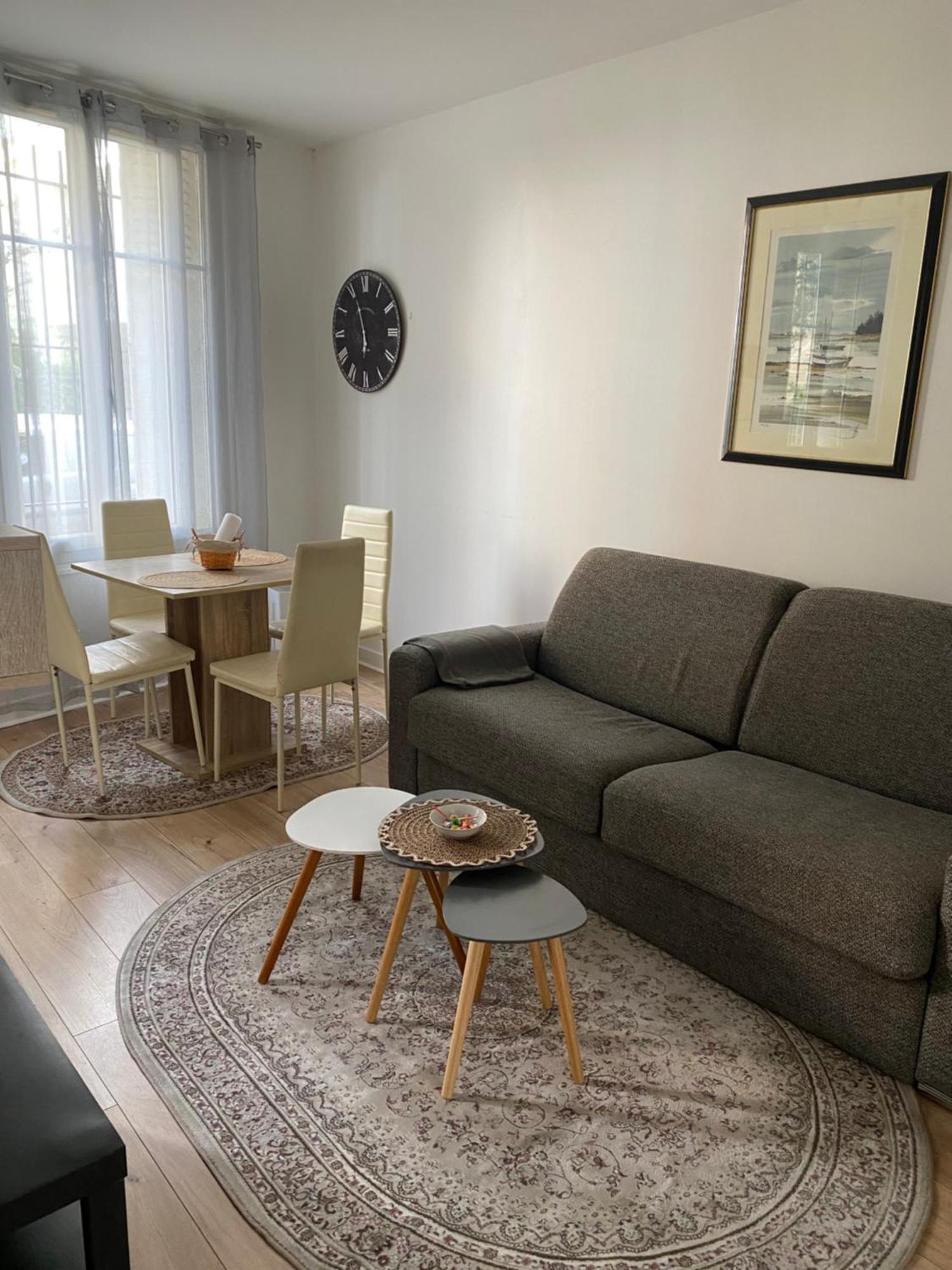 Superbe Appartement Aux Portes De Paris Avec Terrasse Le Kremlin-Bicetre Luaran gambar